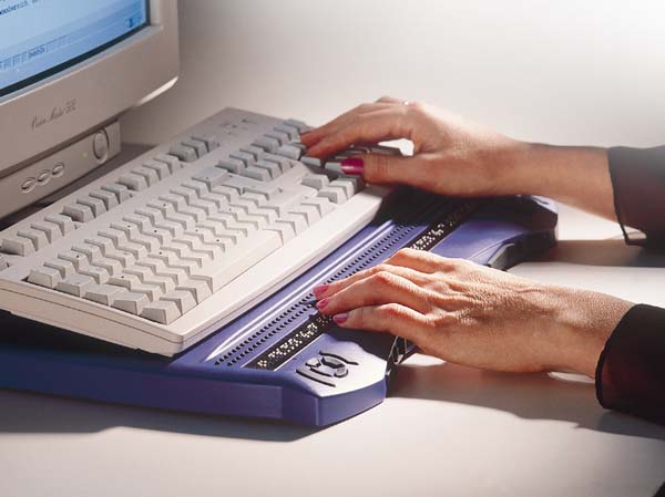Инвалидов по зрению обучат работе на компьютере